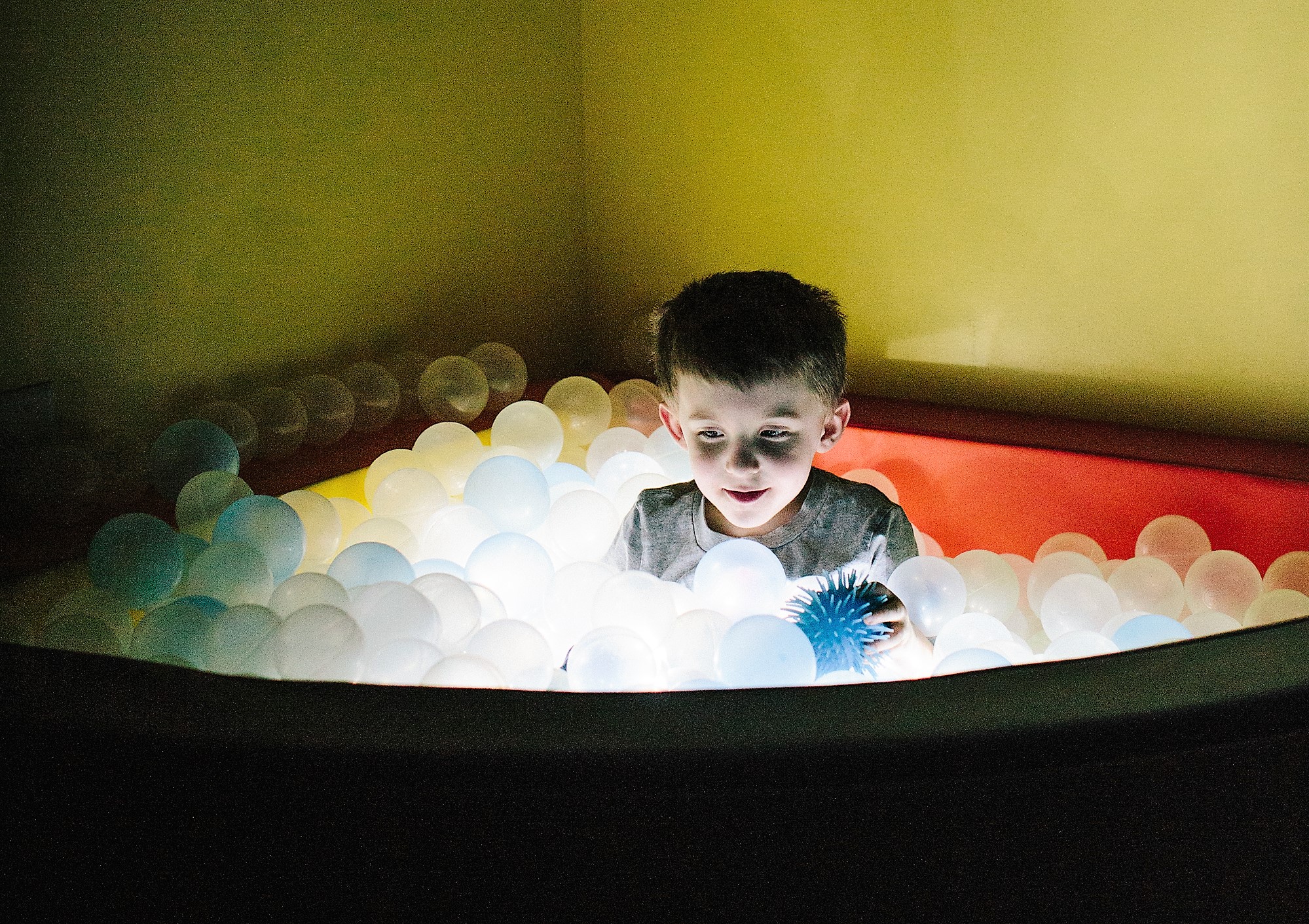 Tri-county Therapy Glowing Ball Pit